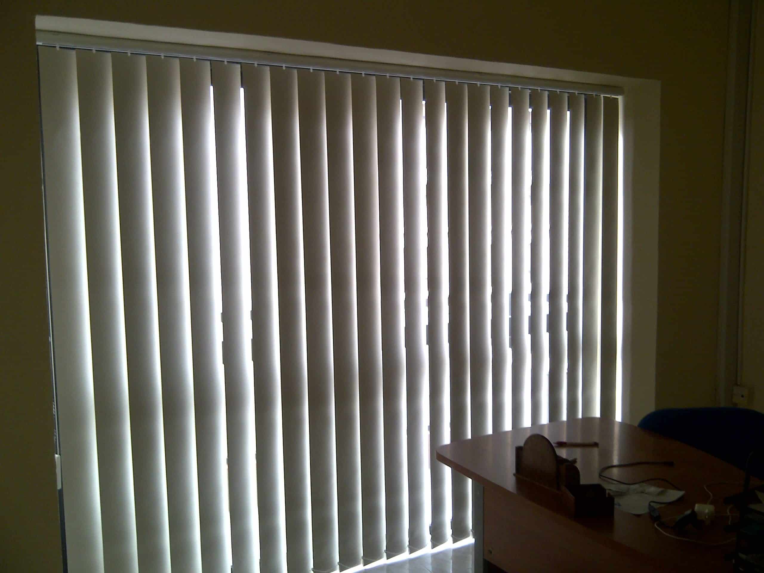 vertical black out 01655 Adore More